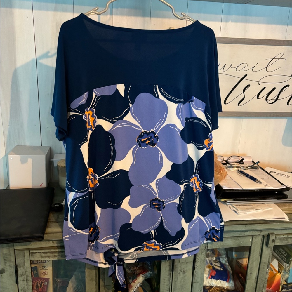 JM Collection Blue Floral Top Large
